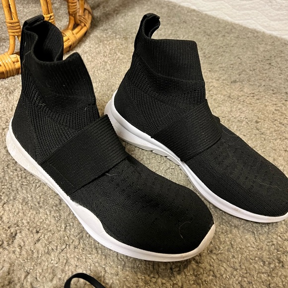 Designer shoe Bundle!! Valued Over 1K 🚨 9 pairs. Charles David, Michael Kors .. - Picture 11 of 17